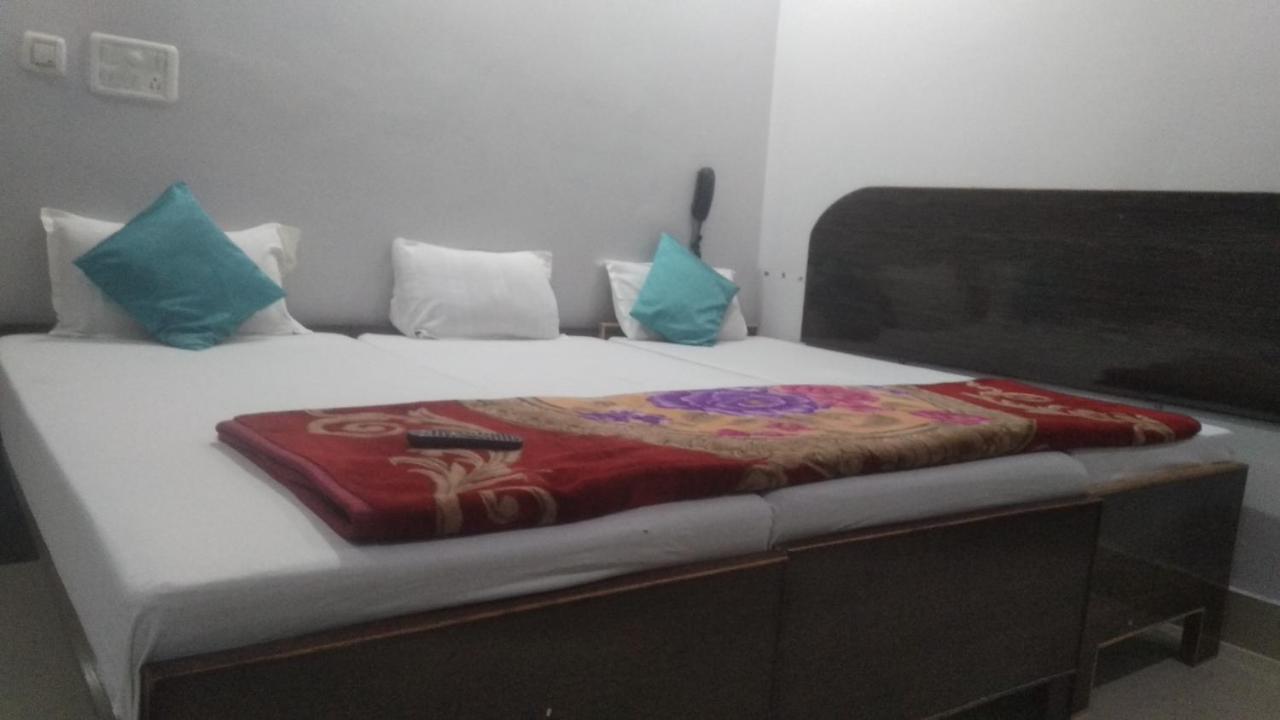 Hotel Giriraj Inn Bénarès Extérieur photo